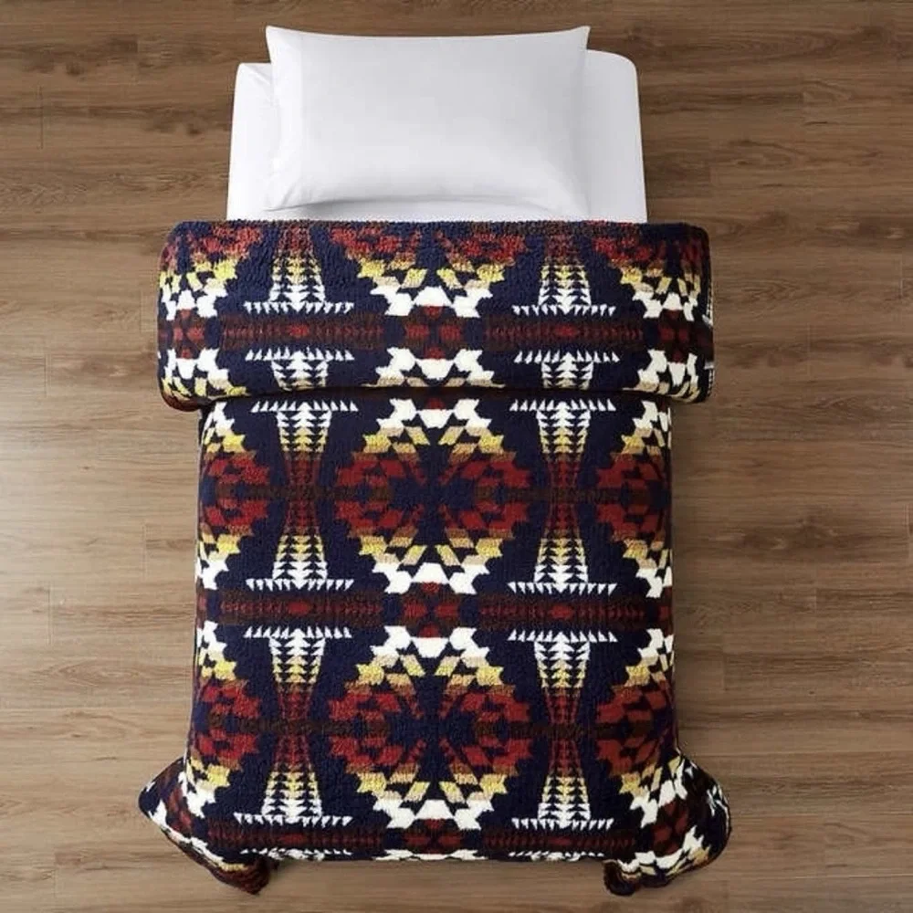 Pendleton Sherpa Fleece Blanket in Aztec Legend Lake Print, Twin